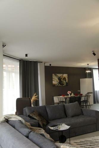 Apartamento Uzhorod 3 Room Lovely House
