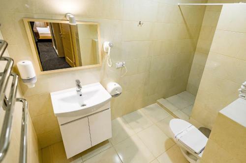 Rooms Hotel