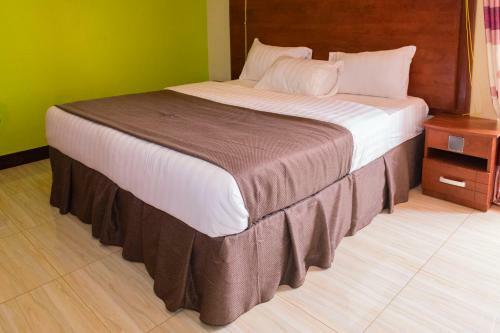 Strikers Hotel