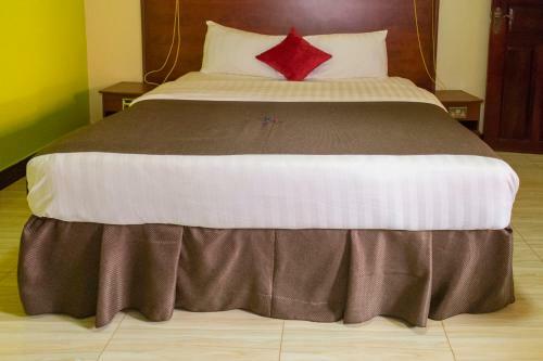 Strikers Hotel