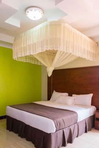 Strikers Hotel
