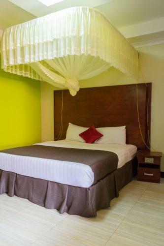 Strikers Hotel