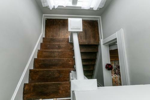 Trendy Lakeview Craftsman