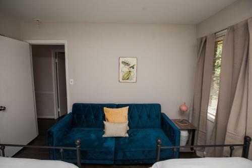 The Highland Hideaway - 2 Min From St Vincents, 5 From 5 Points
