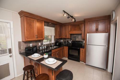 The Highland Hideaway - 2 Min From St Vincents, 5 From 5 Points