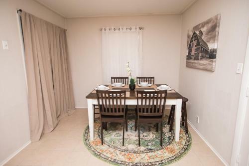 The Highland Hideaway - 2 Min From St Vincents, 5 From 5 Points