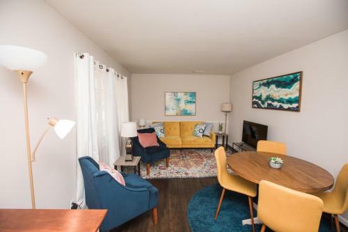 The Highland Hideaway - 2 Min From St Vincents, 5 From 5 Points