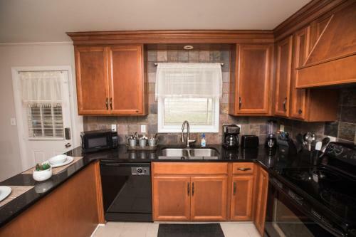 The Highland Hideaway - 2 Min From St Vincents, 5 From 5 Points