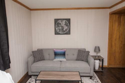 The Highland Hideaway - 2 Min From St Vincents, 5 From 5 Points