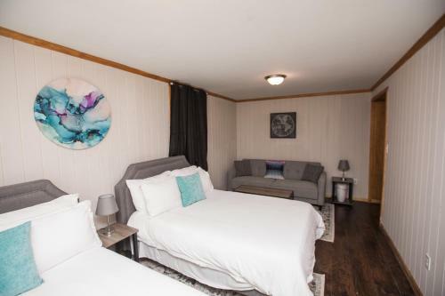 The Highland Hideaway - 2 Min From St Vincents, 5 From 5 Points