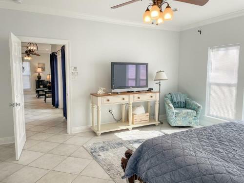 021 Petite Dauphine Home