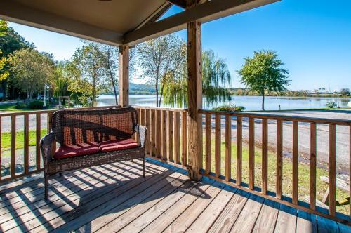 Coosa Cottage At River Rocks Landing Bungalow