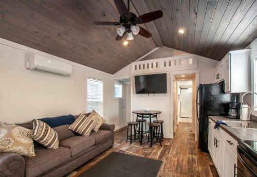 Sunset Cottage, River Rocks Landing With 3 Pools! Bungalow