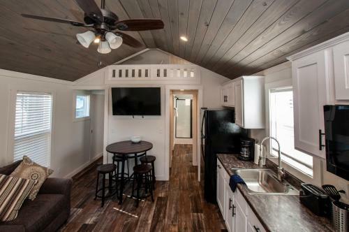 Sunset Cottage, River Rocks Landing With 3 Pools! Bungalow