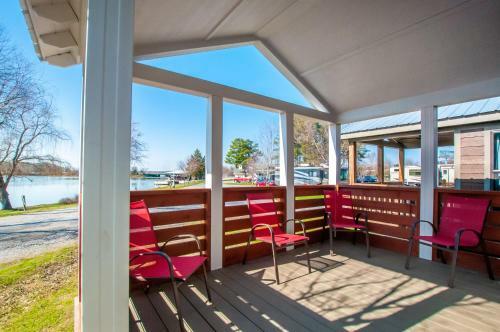 Sunset Cottage, River Rocks Landing With 3 Pools! Bungalow