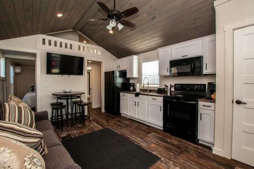 Sunset Cottage, River Rocks Landing With 3 Pools! Bungalow
