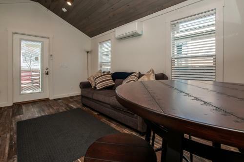 Sunset Cottage, River Rocks Landing With 3 Pools! Bungalow