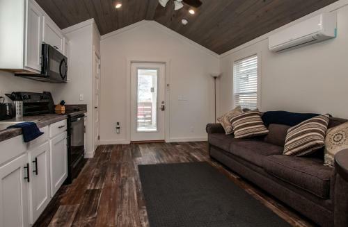 Sunset Cottage, River Rocks Landing With 3 Pools! Bungalow