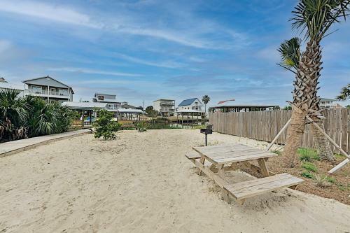 New Listing! Lagoon-front Townhouse With Pool, Deck Townhouse