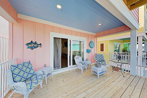 New Listing! Lagoon-front Townhouse With Pool, Deck Townhouse