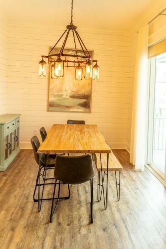 Cottage At The Helm