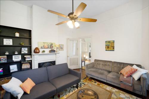 The Mardis Gras Manor - Walkable, Historic, Local Treasure