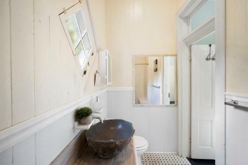 The Mardis Gras Manor - Walkable, Historic, Local Treasure