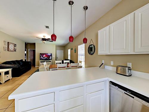 Apartamento Updated Getaway With Pool & Patio Overlooking Pond Condo