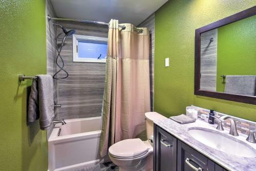 Downtown Anchorage Home, 1 Block To Coastal Trail!