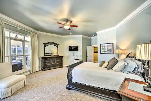 Luxe Lakefront Scottsboro Home With Boat Slip And Pool!
