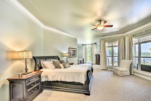 Luxe Lakefront Scottsboro Home With Boat Slip And Pool!