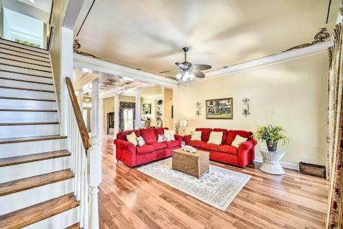 Luxe Lakefront Scottsboro Home With Boat Slip And Pool!
