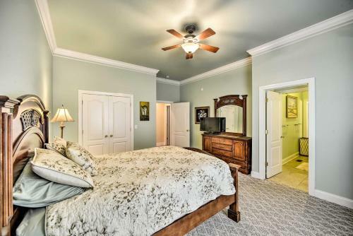 Luxe Lakefront Scottsboro Home With Boat Slip And Pool!