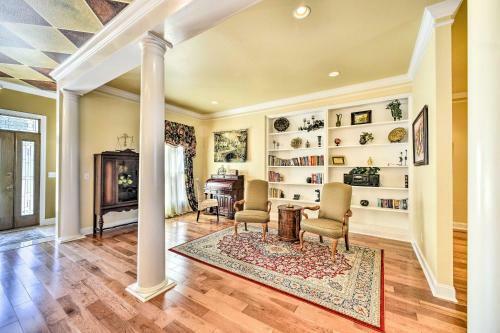 Luxe Lakefront Scottsboro Home With Boat Slip And Pool!