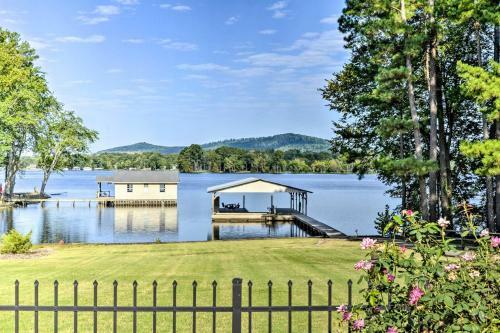 Luxe Lakefront Scottsboro Home With Boat Slip And Pool!