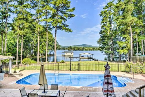 Luxe Lakefront Scottsboro Home With Boat Slip And Pool!
