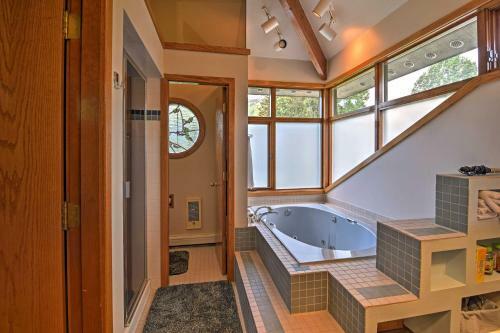 Custom Girdwood Home 2 Blocks From Alyeska Resort!
