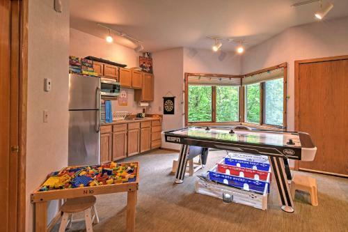 Custom Girdwood Home 2 Blocks From Alyeska Resort!