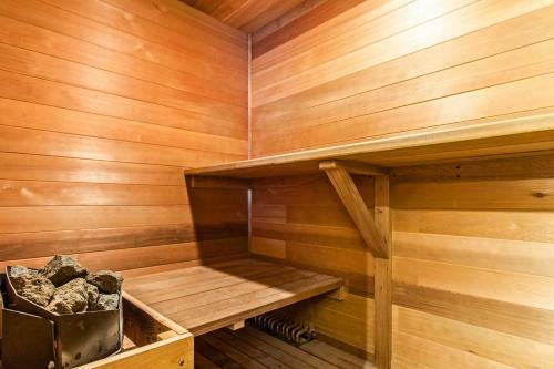 Custom Girdwood Home 2 Blocks From Alyeska Resort!