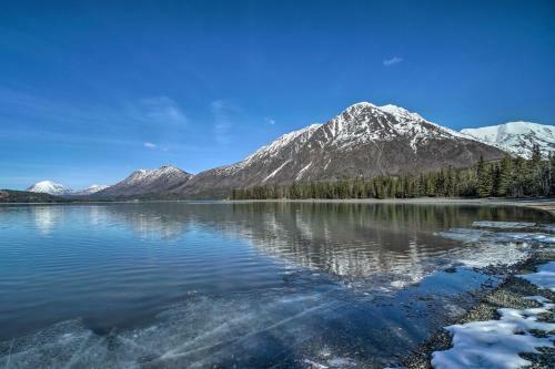 Peaceful Mountain-view Home - Walk To Kenai Lake!