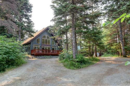 Hanging Glacier Chalet
