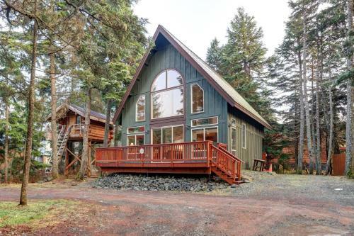 Hanging Glacier Chalet
