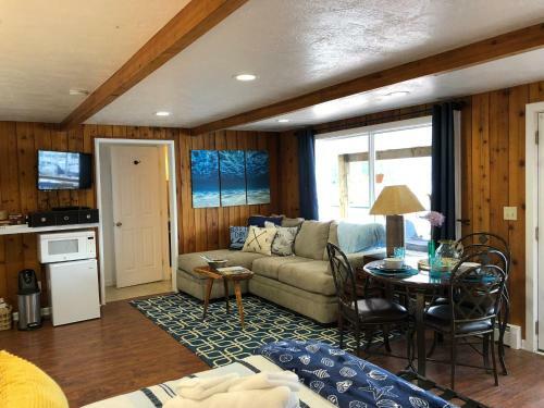 Asta Waterfront Suite
