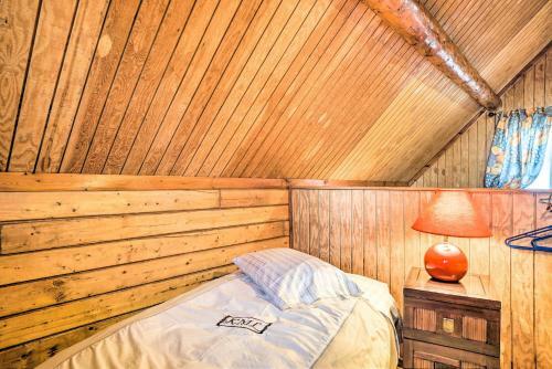 Cozy Kenai Riverfront Cabin Fishing Paradise