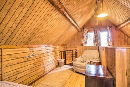 Cozy Kenai Riverfront Cabin Fishing Paradise