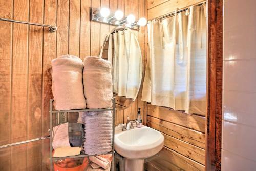 Cozy Kenai Riverfront Cabin Fishing Paradise