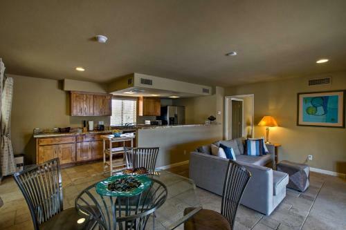 Walkable Carefree Casita With On-site Pool And Jacuzzi!