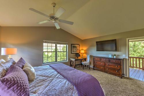 Upscale Flagstaff House With Hot Tub, Deck And Mtn Views!