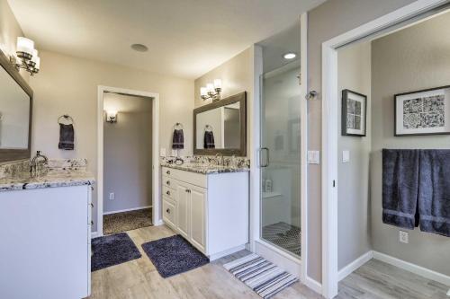 Upscale Flagstaff House With Hot Tub, Deck And Mtn Views!