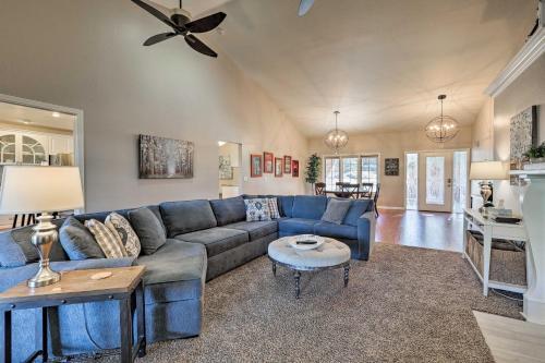 Upscale Flagstaff House With Hot Tub, Deck And Mtn Views!